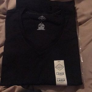 St. John bay black v neck t